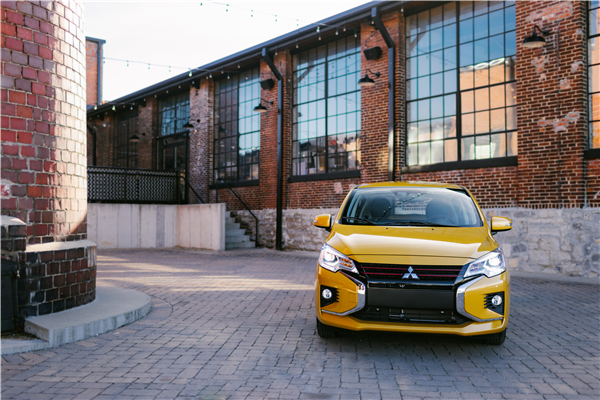 2023 Mitsubishi Mirage SE photo 2